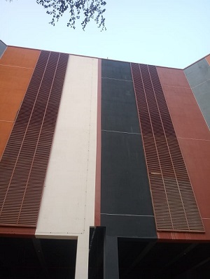 Use of expansion joint in building